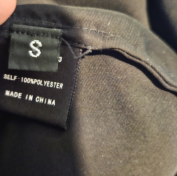 🔥Pookie and Sebastian black sleeveless lightweight blouse size small - Picture 8 of 10